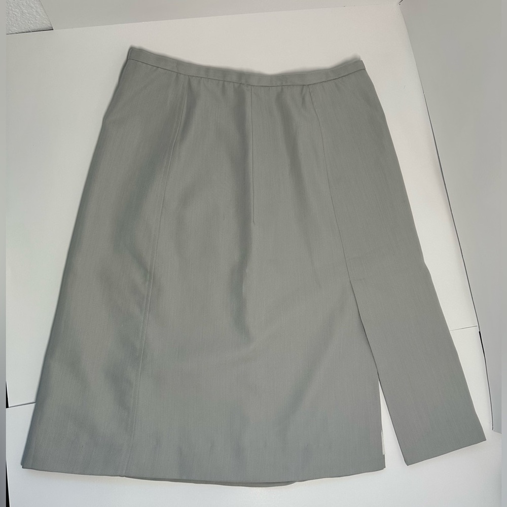 Perry Ellis Plain Skirt New without tags Woman Size 10 Gray